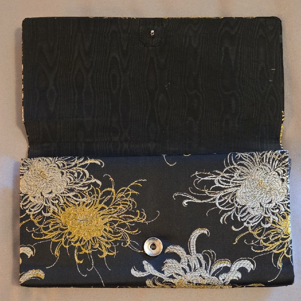 Black and Gold Metallic Floral Embroidered Brocade Clutch - Picture 3 of 6